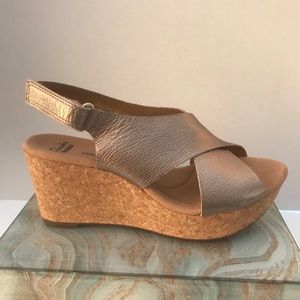 Clark’s Pewter Sandal Size 8